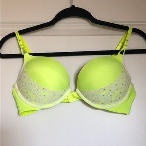 Victoria’s Secret Miraculous Plunge Bra 36B